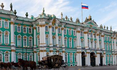 Зимний дворец: wiki: Факты о России